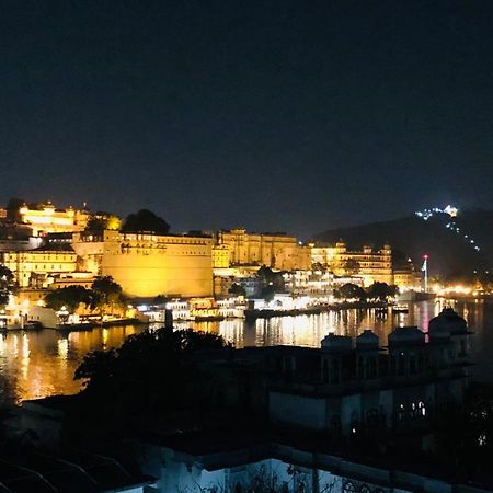 Hotel Nirvana Lakeside Udaipur Buitenkant foto