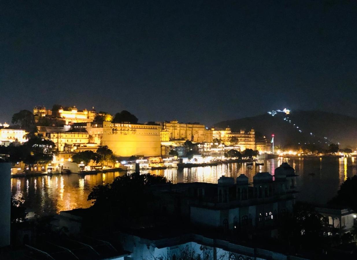 Hotel Nirvana Lakeside Udaipur Buitenkant foto