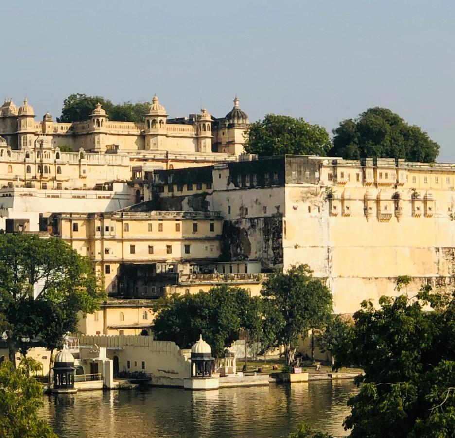 Hotel Nirvana Lakeside Udaipur Buitenkant foto