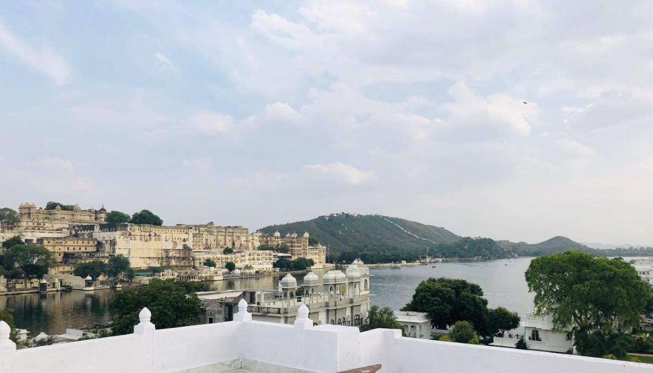 Hotel Nirvana Lakeside Udaipur Buitenkant foto