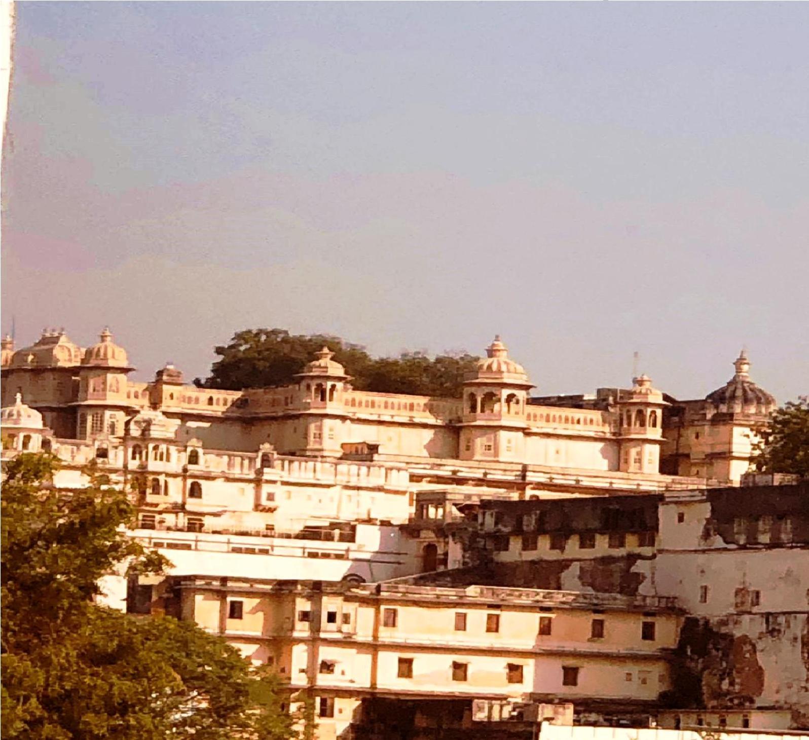 Hotel Nirvana Lakeside Udaipur Buitenkant foto