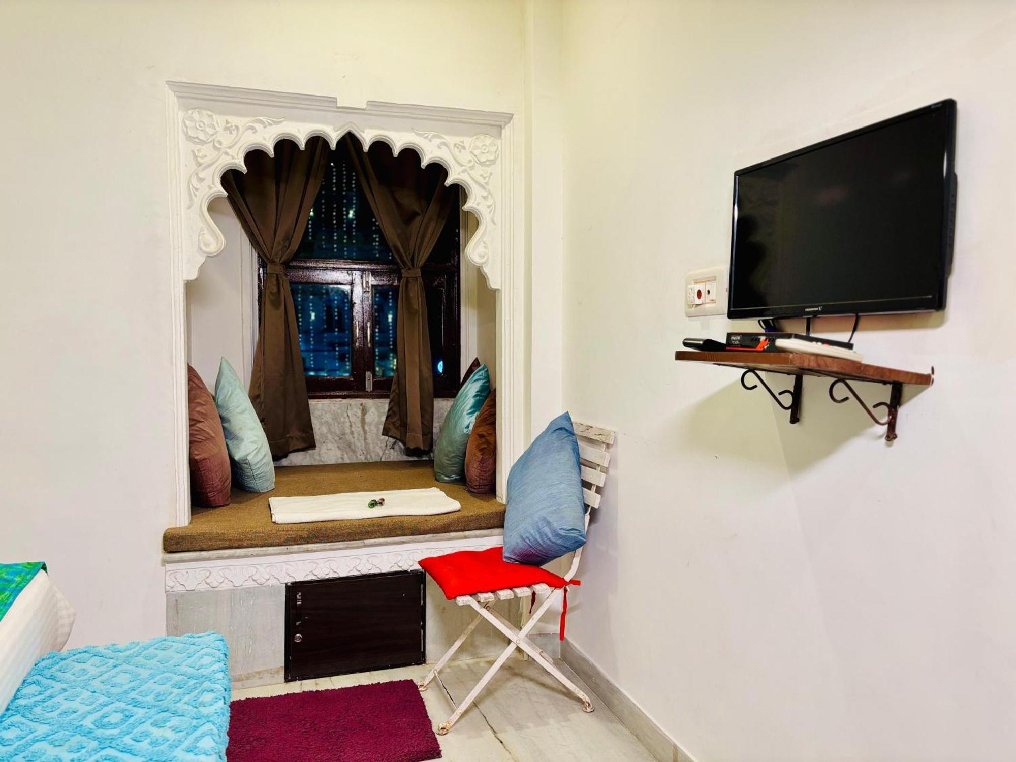 Hotel Nirvana Lakeside Udaipur Buitenkant foto
