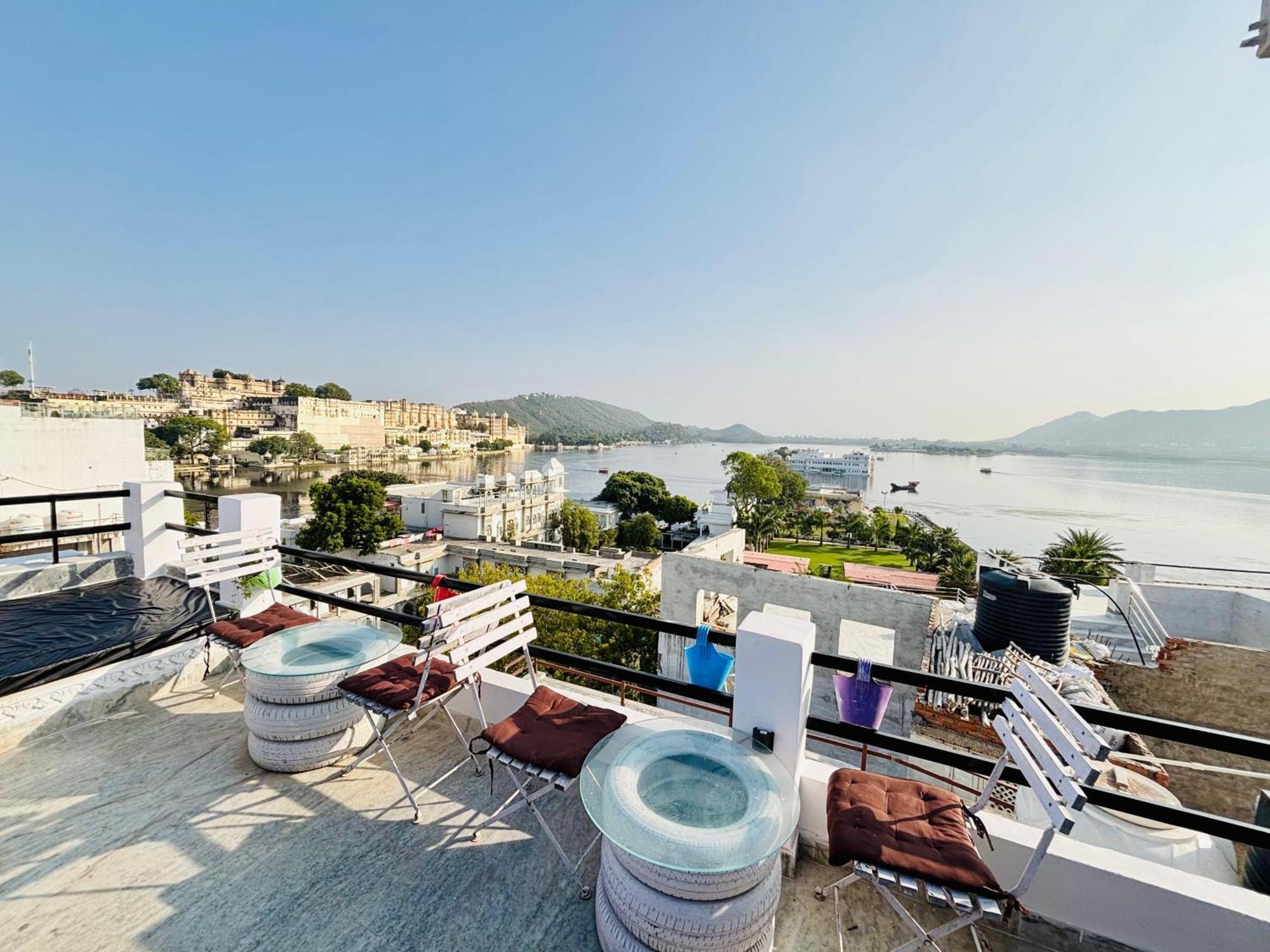 Hotel Nirvana Lakeside Udaipur Buitenkant foto